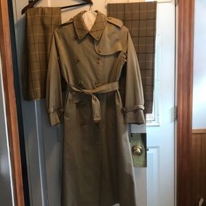 Burberry raincoat with removable lining and matching cashmere scarf
